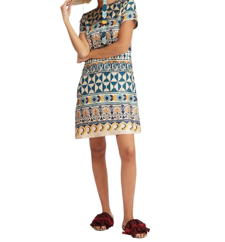 Plus Size Women Wear Swing Dress In Casareale